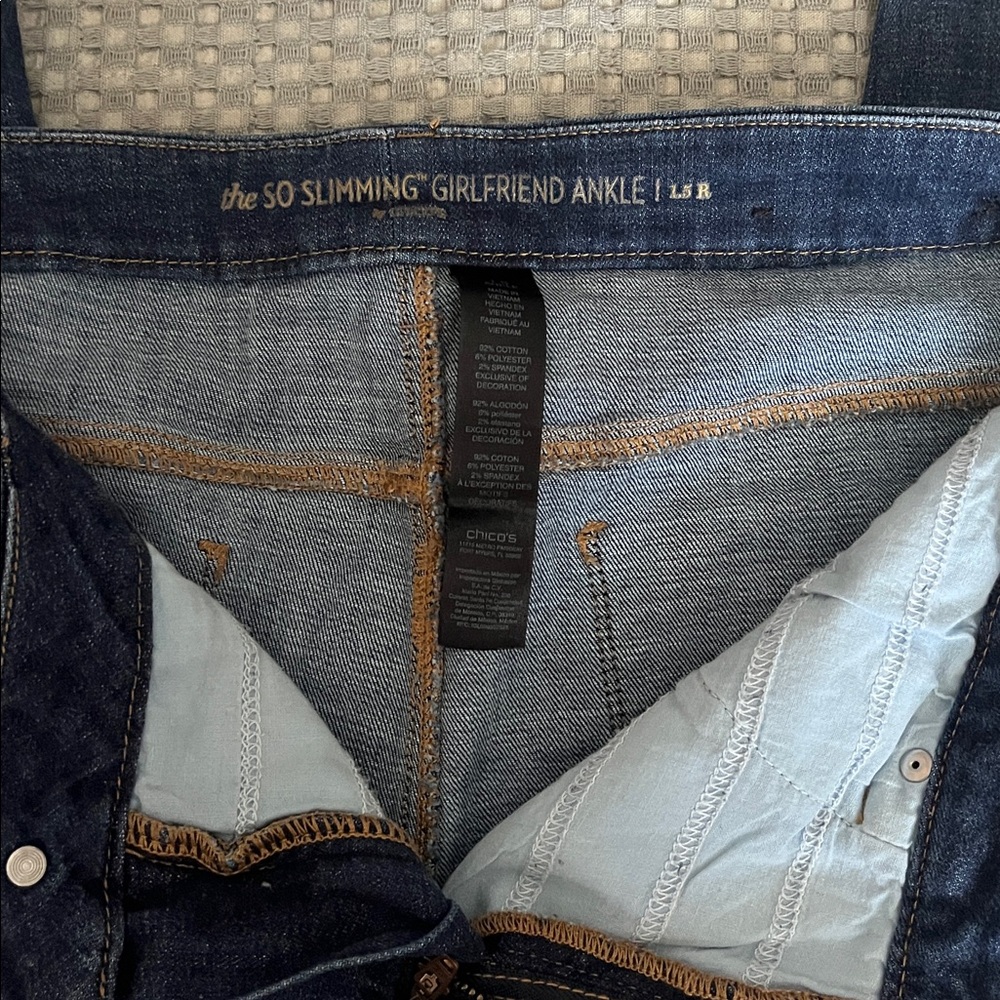 Chico So Slimming Girlfriend Ankle Jeans Size 1.5